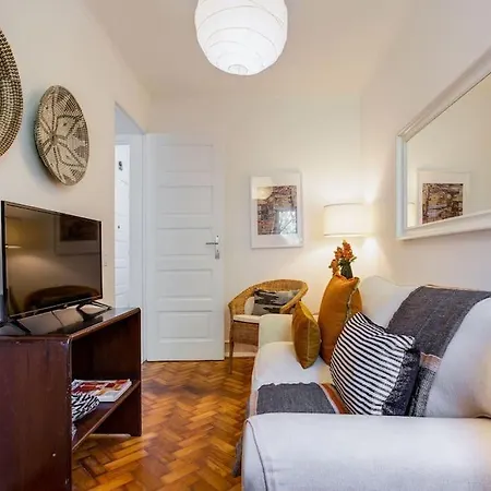 Spacious Tailor Made Flat In Areeiro Daire