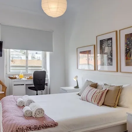 דירה Spacious Tailor Made Flat In Areeiro ליסבון