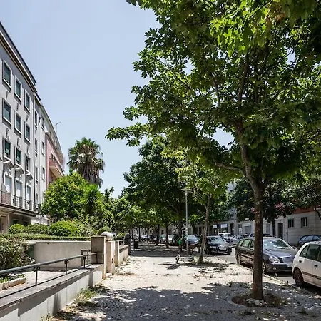 Spacious Tailor Made Flat In Areeiro דירה
