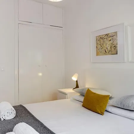 Spacious Tailor Made Flat In Areeiro * Lisbon