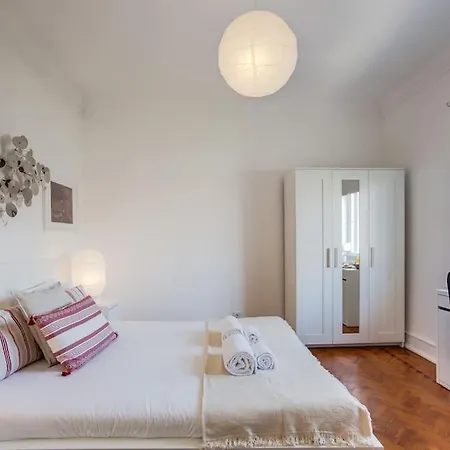 Spacious Tailor Made Flat In Areeiro Apartment *