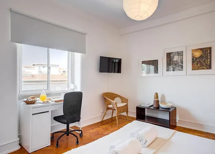 Spacious Tailor Made Flat In Areeiro דירה ליסבון