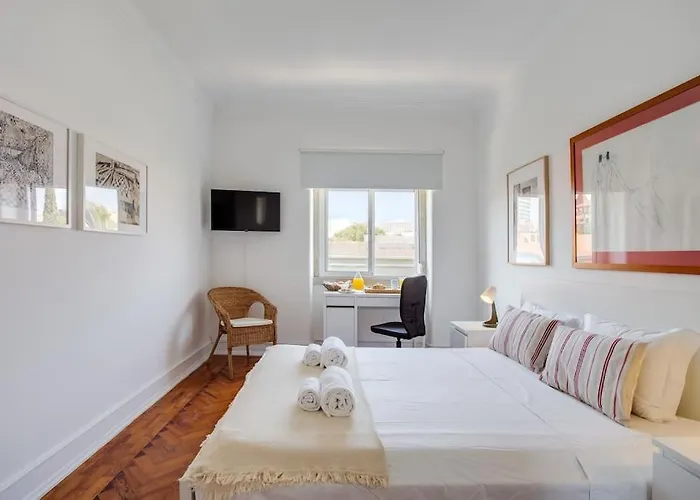 Spacious Tailor Made Flat In Areeiro * Lisbon