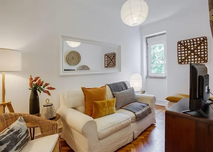 Spacious Tailor Made Flat In Areeiro