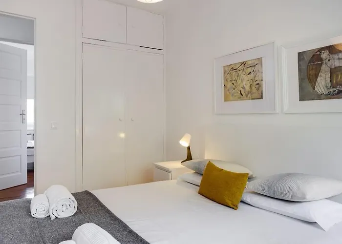 Spacious Tailor Made Flat In Areeiro * Lisbon