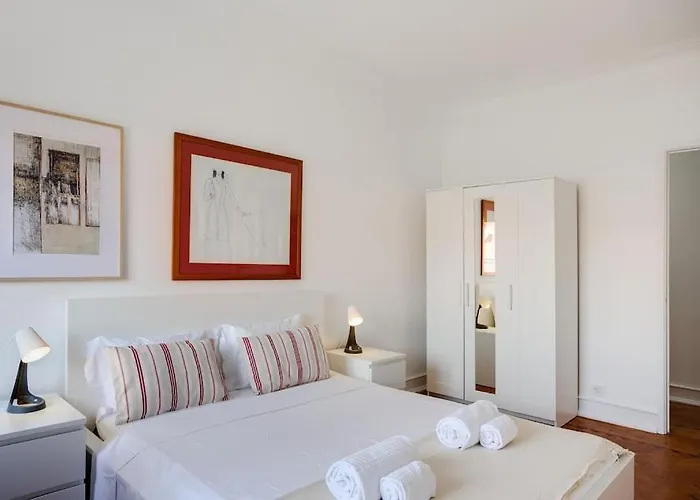 Spacious Tailor Made Flat In Areeiro ליסבון