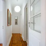 Spacious Tailor Made Flat In Areeiro *