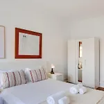 Spacious Tailor Made Flat In Areeiro Lissabon