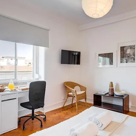 Spacious Tailor Made Flat In Areeiro 아파트 리스본