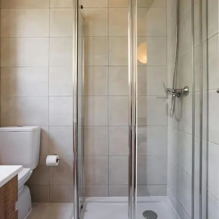 Spacious Tailor Made Flat In Areeiro 아파트 리스본
