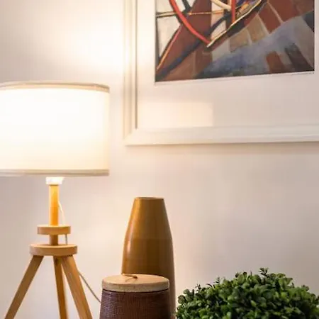 Spacious Tailor Made Flat In Areeiro 아파트 *