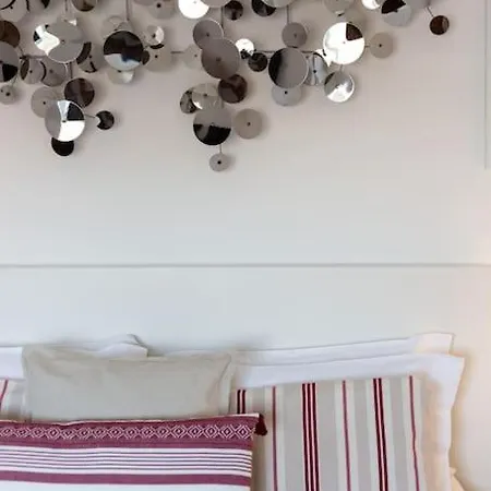 Spacious Tailor Made Flat In Areeiro 리스본