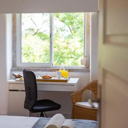 Spacious Tailor Made Flat In Areeiro 아파트 리스본